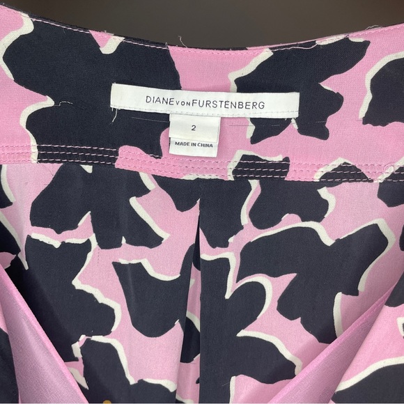 Diane Von Furstenberg - Daran Print Pink & Black Silk Cocktail Dress- Size 2 - Picture 2 of 10